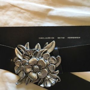 Vintage style black and silver rose belt